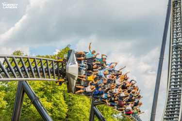 WAKACYJNY HIT !!! Z wyjazdem do Energylandii, wycieczkami do Wiednia, na Słowację i do aquaparków. Ośrodek z basenem letnim. Kolonia 7-13 lat, obóz 14-18 lat.